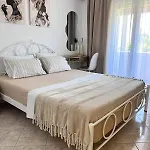 Julia Apartman *