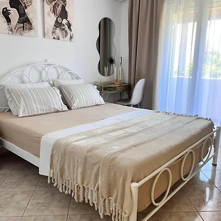 Julia Apartment *